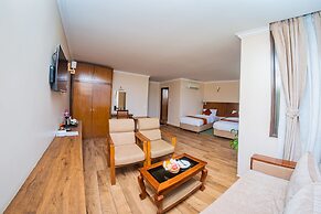 Hotel Fewa Camp