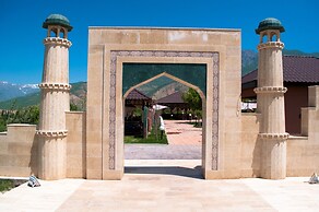 Charos Deluxe Resort