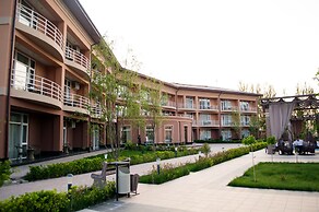 Charos Deluxe Resort