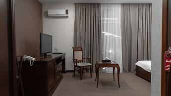 Charos Deluxe Resort