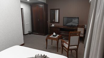 Charos Deluxe Resort