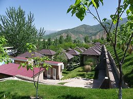 Charos Deluxe Resort