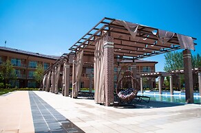 Charos Deluxe Resort