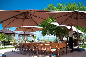Charos Deluxe Resort