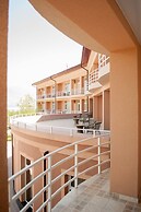 Charos Deluxe Resort