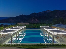 Charos Deluxe Resort