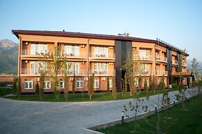 Charos Deluxe Resort