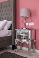 100 Boutique Living