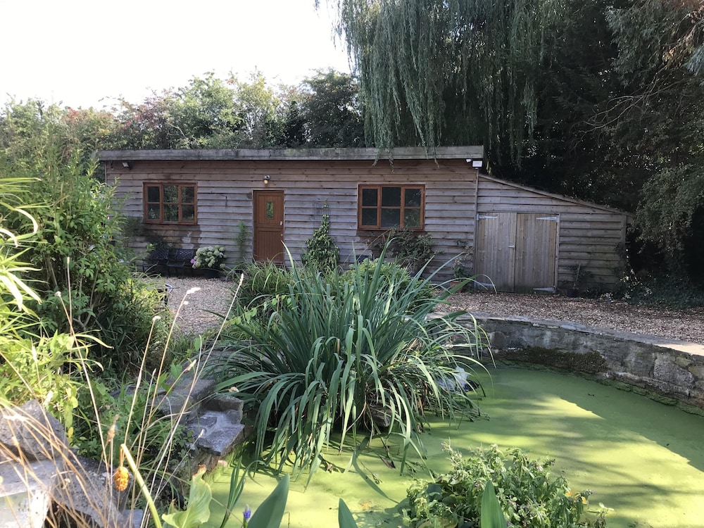 Cosy South Gloucestershire Cabin Retreat