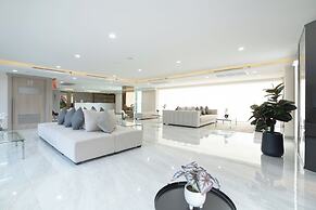 Oriole Residence