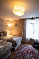 LABURNUM HOUSE & BISTRO EN GLAZE
