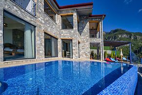 Villa Pine Private Located in a Quiet and Picturesque Location