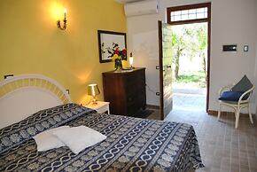 Meridiana Holiday House With Shared Swimming Pool