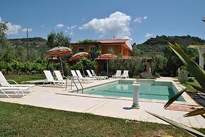 Meridiana Holiday House With Shared Swimming Pool