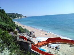 Silver Beach B16 Apartment