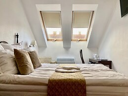 OPERA16 Guestrooms