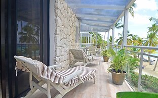 Beach Front Apartment No01