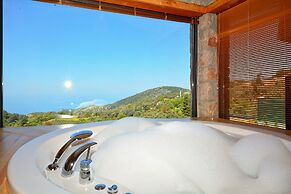 2 Bedroom Private Villa With Infinity Pool and Sea View