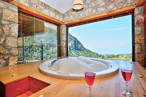 2 Bedroom Private Villa With Infinity Pool and Sea View