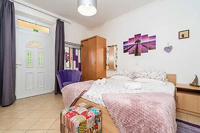 Apartments & Room Frane