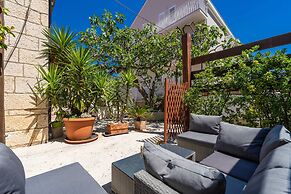 Apartments & Room Frane