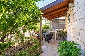 Apartments & Room Frane