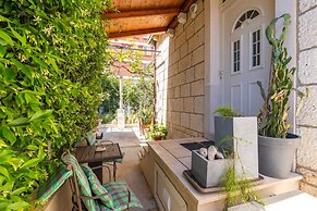 Apartments & Room Frane