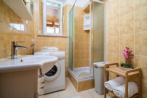 Apartments & Room Frane