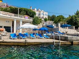Apartments Villa Molunat 1