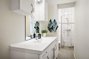 Rosen Apartment