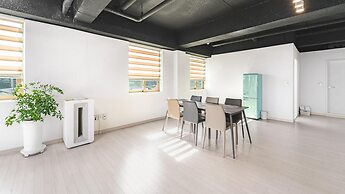 Goseong Leumeleu63 Pension