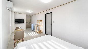 Goseong Leumeleu63 Pension