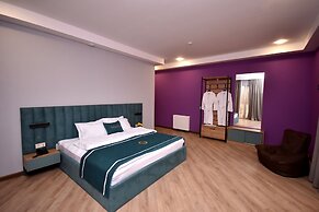 DADIANI Inn