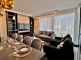 High End & City View by FeelHome