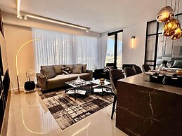 High End & City View by FeelHome