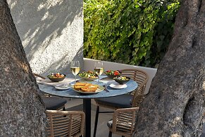 Mila Malia Suites