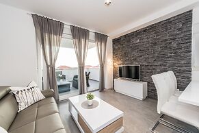 Villa Magnifica Apartments with pool