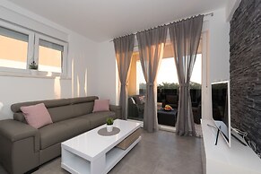Villa Magnifica Apartments with pool