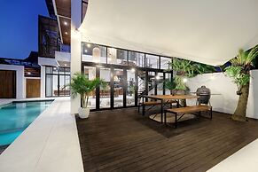 Baliwood Residence Villas by BREIG