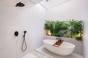 Baliwood Residence Villas by BREIG