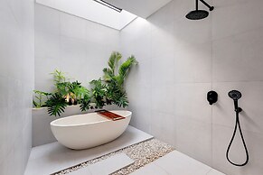 Baliwood Residence Villas by BREIG