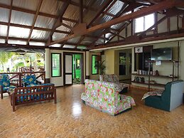 Va-i-moana Seaside Lodge