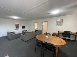 Parkside Inn Motel