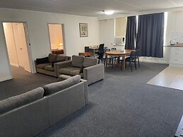 Parkside Inn Motel