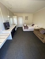 Parkside Inn Motel