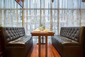 Hotel Sarina