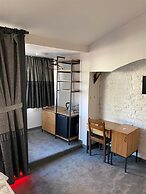 Corner Hot