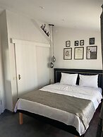 Corner Hot