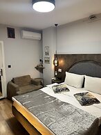 Corner Hot