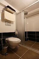 Corner Hot